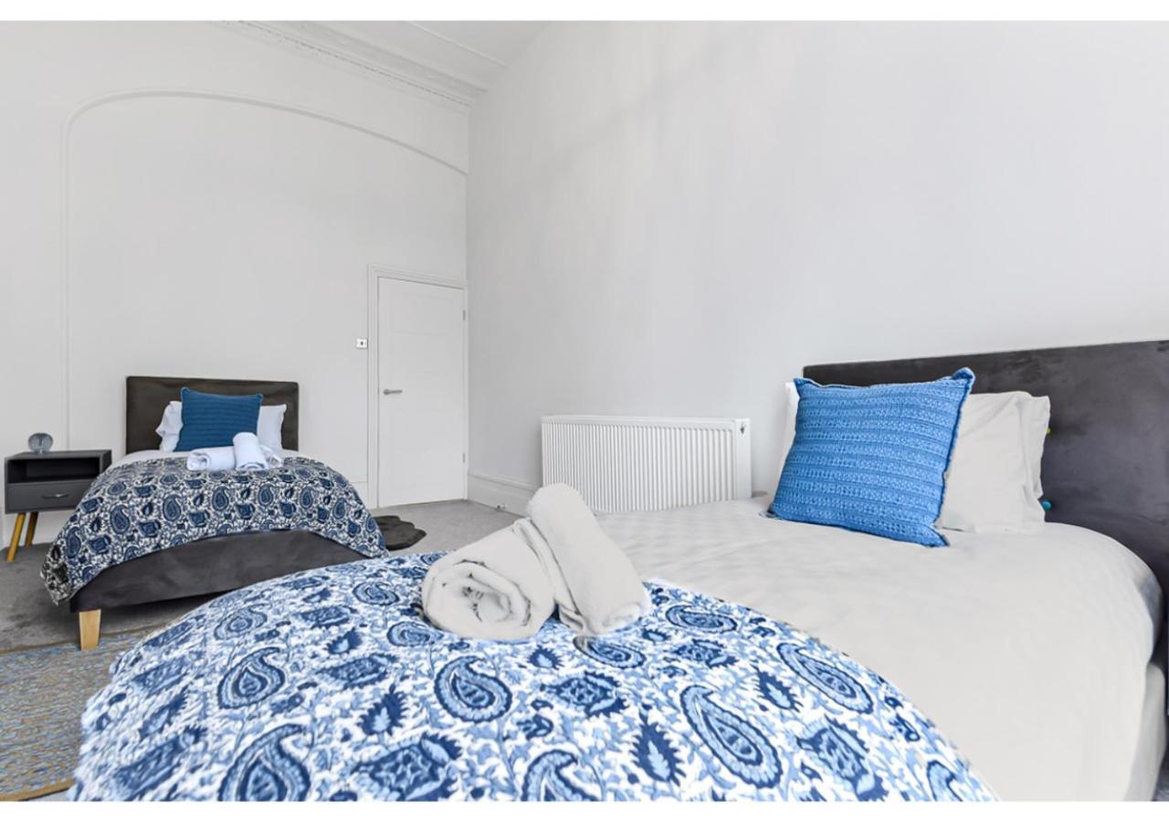 ロンドンUpscale Urban Haven: Luxury Flatアパートメント エクステリア 写真