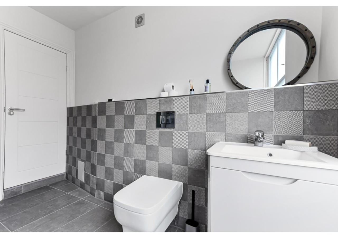 ロンドンUpscale Urban Haven: Luxury Flatアパートメント エクステリア 写真