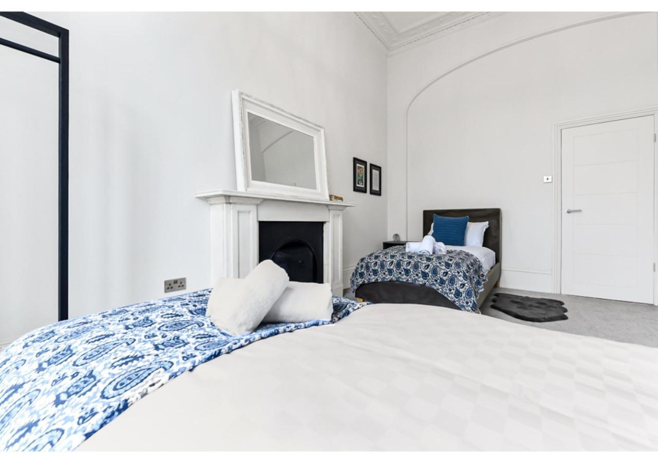 ロンドンUpscale Urban Haven: Luxury Flatアパートメント エクステリア 写真