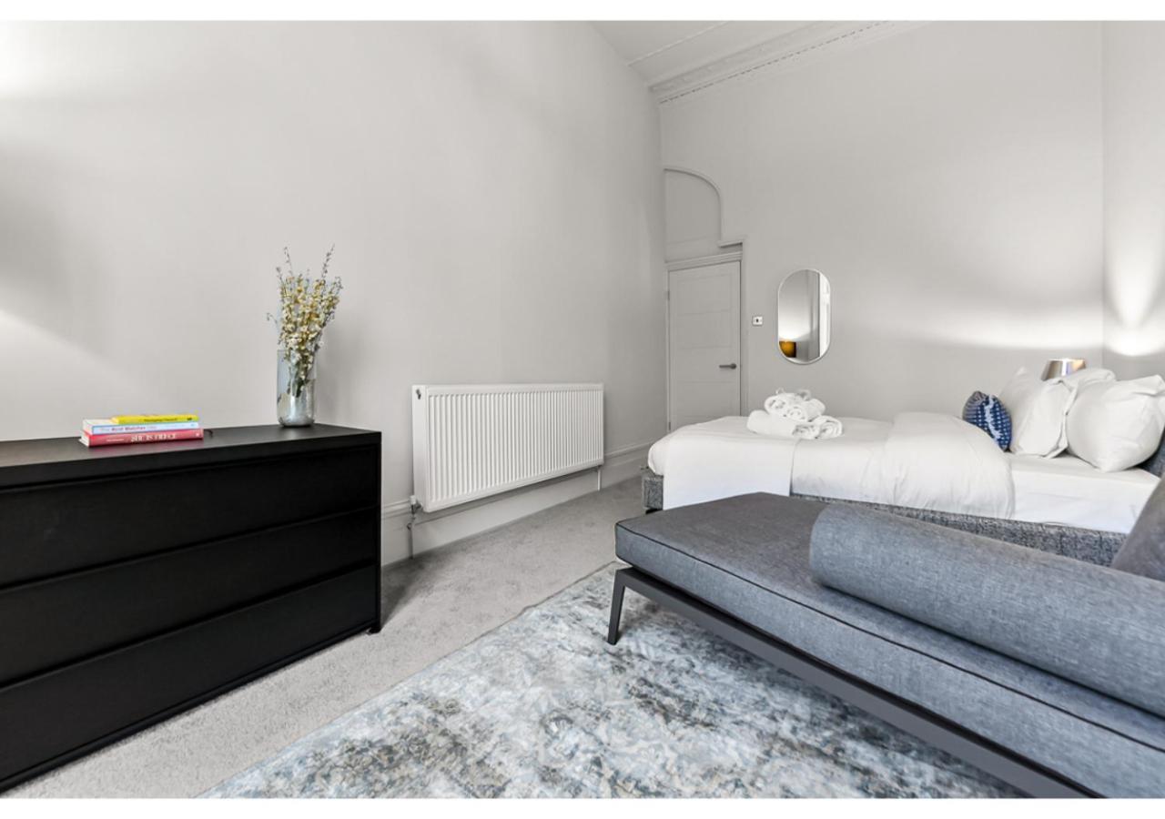 ロンドンUpscale Urban Haven: Luxury Flatアパートメント エクステリア 写真